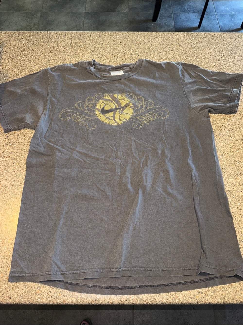 Nike y2k Men's Gray Short Sleeve Tee